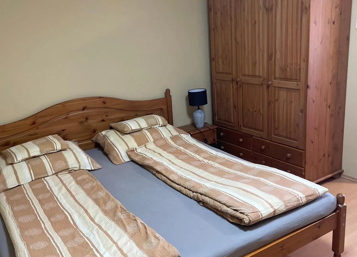 Rozsakert Apartmanhaz Hajduszoboszlo Guest house